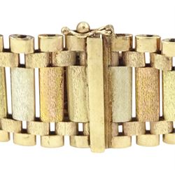 9ct tri-coloured gold textured and polished link bracelet, Birmingham 1976