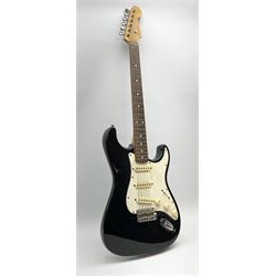 Fender Stratocaster Japan electric guitar, serial no. U006507, L98cm, in fitted carrying case