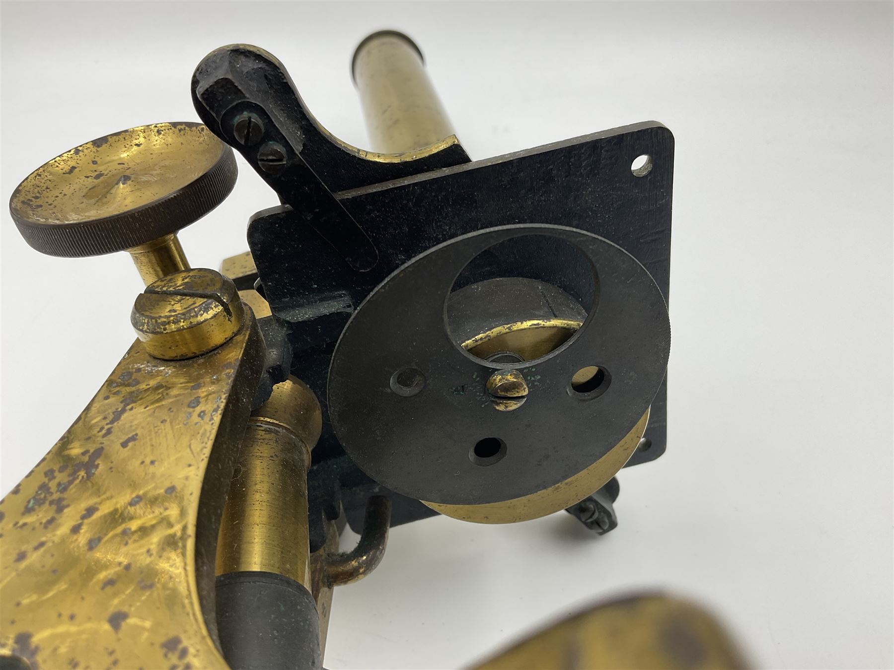 Brass monocular microscope, unbranded, H32cm