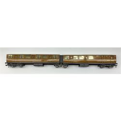 Hornby Dublo - post-war D2 two-coach LNER articulated unit, all third class/brake third,  in reproduction box.