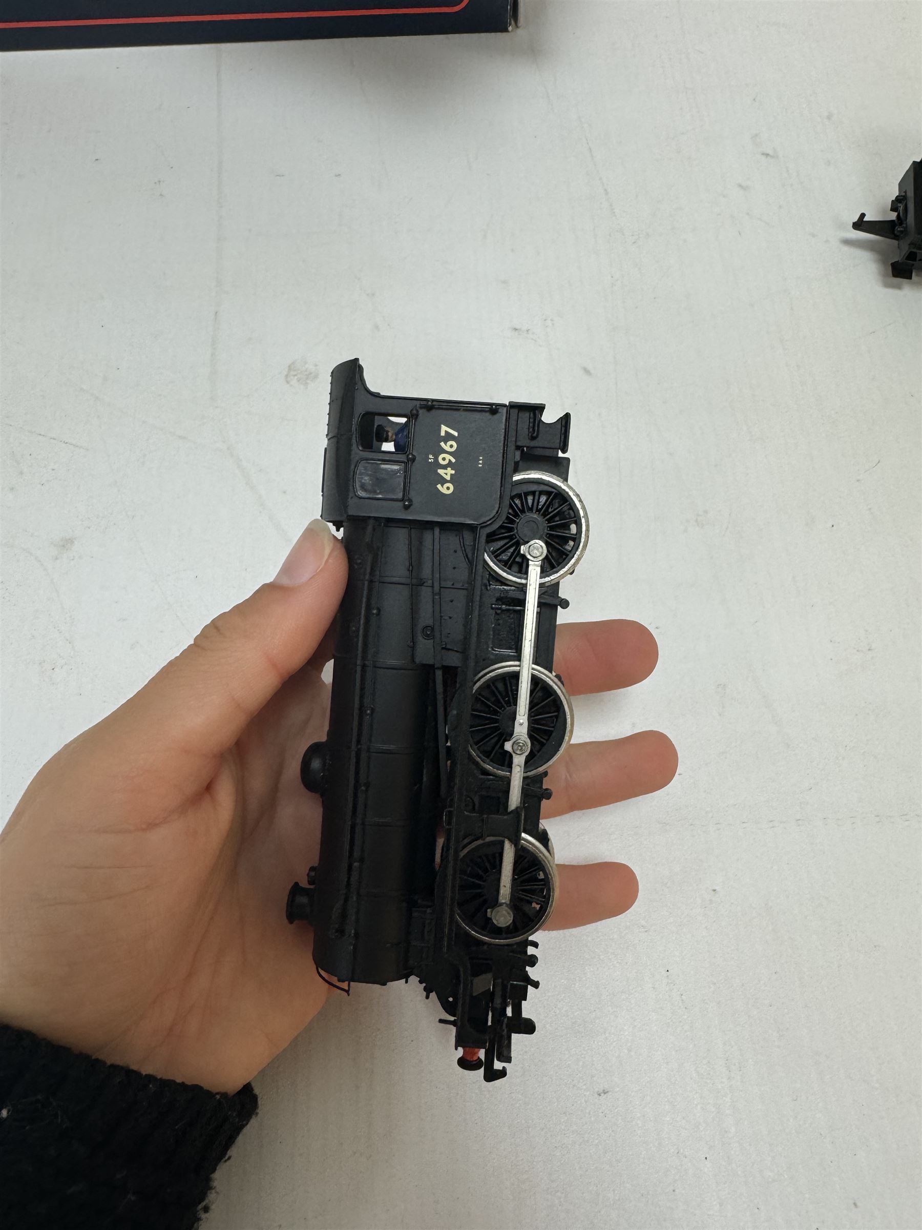 Four Bachmann Branch Line ‘00’ gauge Gresley J39 Class 0-6-0 locomotives, comprising 31851 no.64964 in BR black livery with early crest, 31851A no. 64958 in BR black with early emblem, 31852 no. 64967 in BR black with late crest and 31852A no. 64970 in BR black with late crest, all boxed 