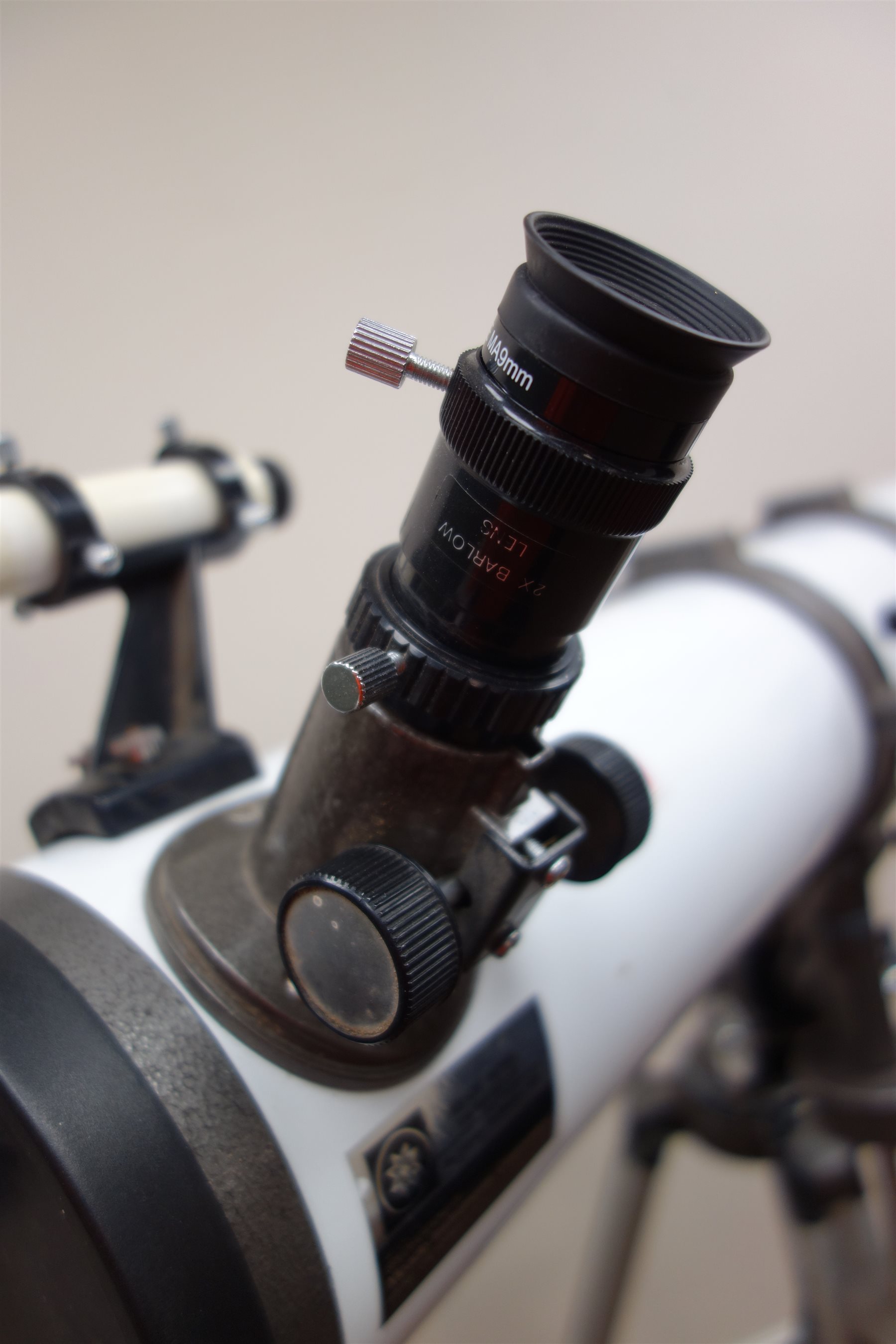 Meade telescope, model 114/900 EQ1B 114mm x 900mm on tripod stand