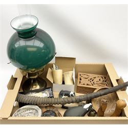 Group of assorted collectables, to include oil lamp and glass shade and chimney, single horn, various horn items, mother of pearl shell, wooden box with pierced cover, etc., in one box 