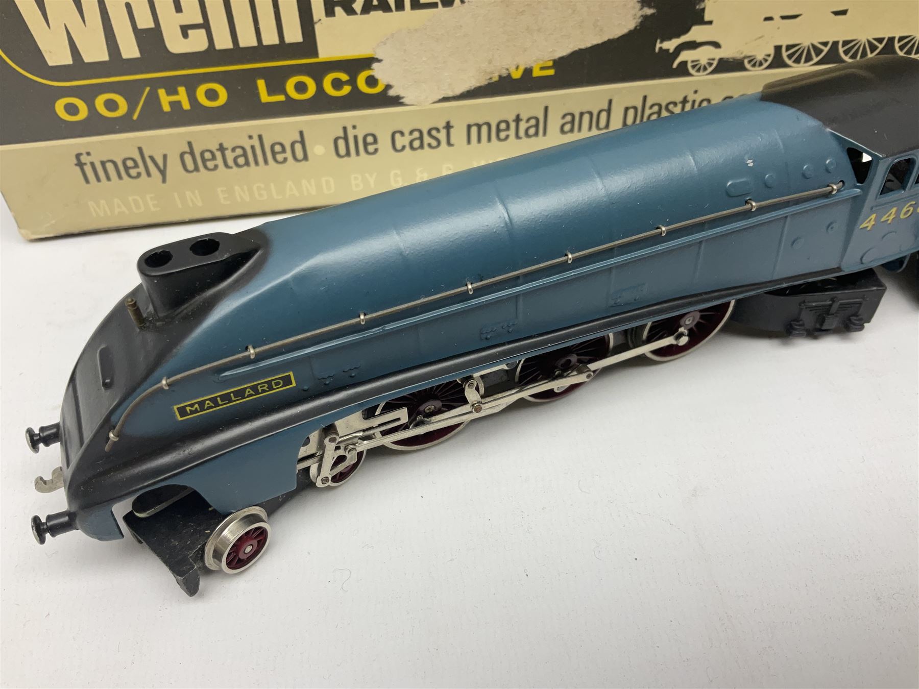 Wrenn '00' gauge - Class A4 4-6-2 steam locomotive 'Mallard' in LNER blue No.4468; boxed; and Refrigerator Van Eskimo Foods; boxed (2)