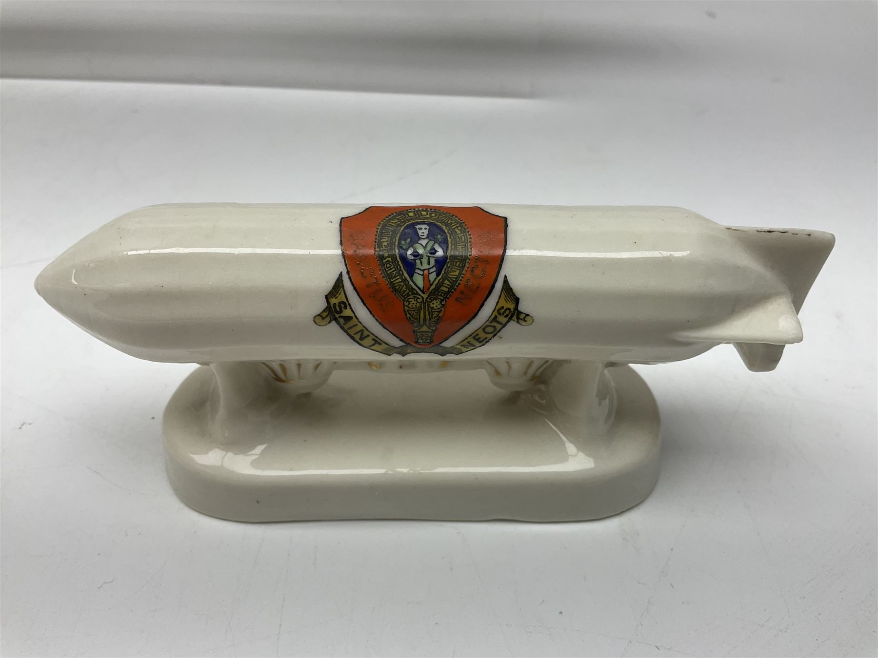 Ten WW1 crested china military models comprising submarine, four ships including Lusitania, four Zeppelins/balloons and an aircraft; various makers including Arcadian China, Swan China, Carlton China, Waterfall, Grafton China etc; various crests including Saint Neots, Great Yarmouth, Tewksbury, Swanage, Simons Town, Hull etc (10)