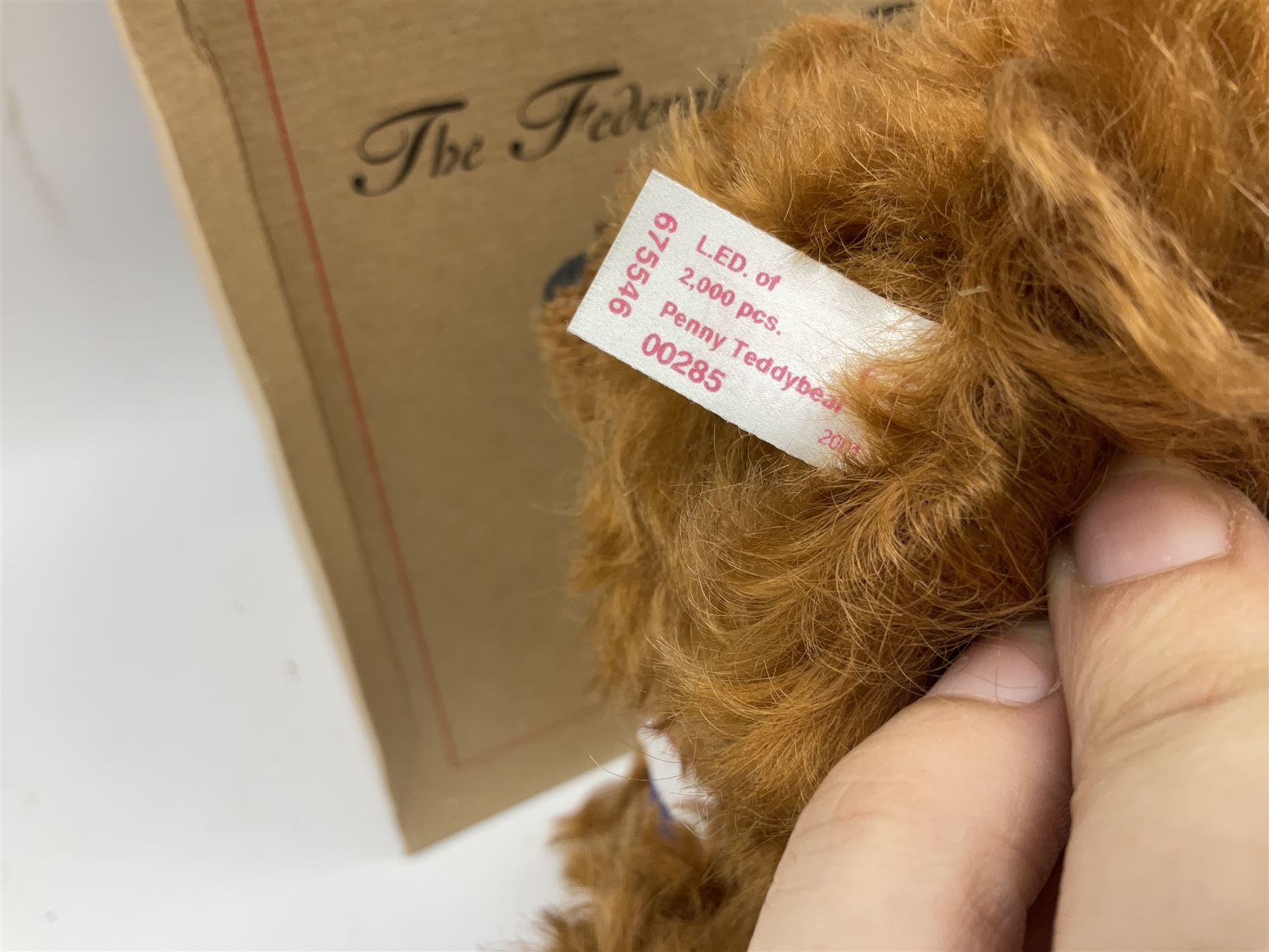 Steiff - limited edition Australian 'Penny' The Federation Teddy Bear' No.285/2000 EAN 675546; H35cm; boxed with certificate
