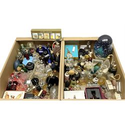 Mostly vintage perfume bottles and atomisers to include Chanel, Givenchy boxed set, Estee Lauder boxed set, Cartier etc, some with contents in two boxes