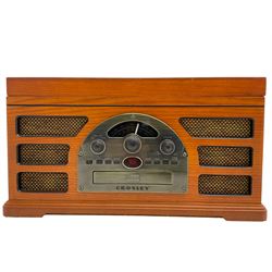 Crosley Radio - vintage design record player, CD player and radio, model no. 2450-4M