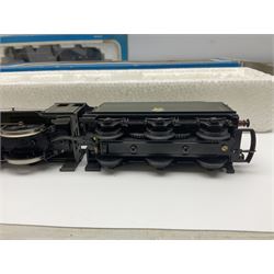 Airfix '00' gauge - Castle Class 4-6-0 locomotive 'Pendennis Castle' No.4069; Class 6P/7P Rebuilt Royal Scot 4-6-0 locomotive 'Royal Scot' No.46100; both boxed; Class 4F 0-6-0 locomotive No.4454 in associated box; another unboxed Class 4F 0-6-0 locomotive; and Class 14XX 0-4-2 tank locomotive No.1466 for spares or repair