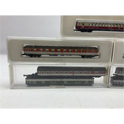 Marklin mini-club 'Z' gauge - twelve passenger coaches nos.8610, two 8611, 8613, 8700, two 8701, 8720, 8721, 8722, 8723 and 8725; together with four others in two unassociated boxes; all in hard plastic boxes (16)