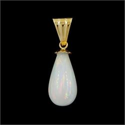 9ct gold opal pendant, stamped 375