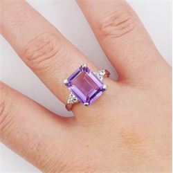 9ct white gold emerald cut amethyst and white topaz ring, hallmarked, amethyst approx 3.30 carat