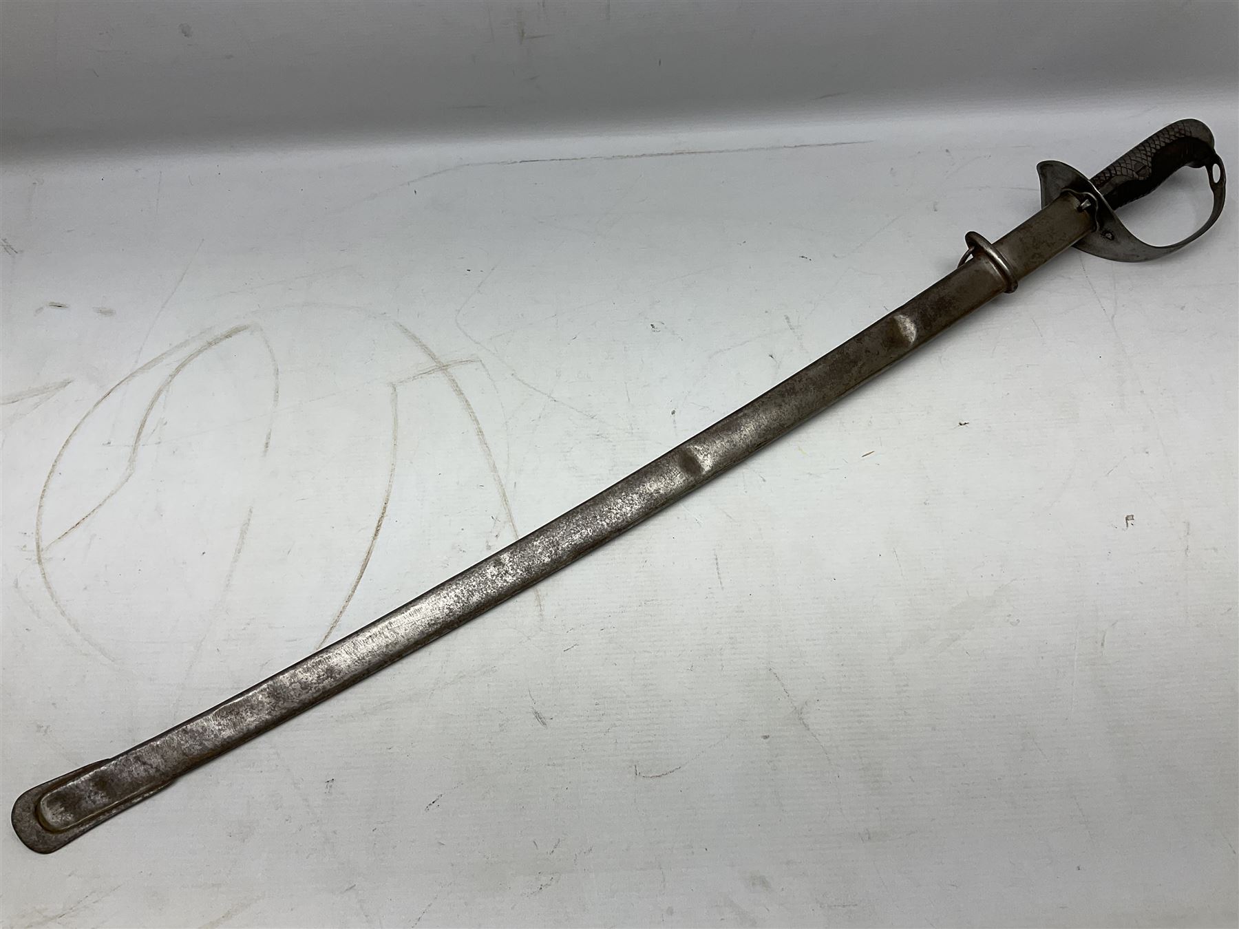 Japanese Model 1899 Type 32 'Otsu' pattern army sword, with 76.5cm single edged, slightly curved blade with narrow fuller, numbered 73684 to the ricasso;  steel hilt with chequered backstrap and grip ears with wooden chequered grip and locking action;  in steel scabbard with single hanging ring L93cm overall