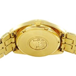 Omega Constellation gentleman's 18ct gold chronometer automatic wristwatch, Ref. 168.0057, Cal 1021, champagne dial with day / date aperture and baton hour markers, stamped 750 with Helvetia hallmark, on original 18ct gold expanding bracelet, with fold-over clasp, London import mark 1973