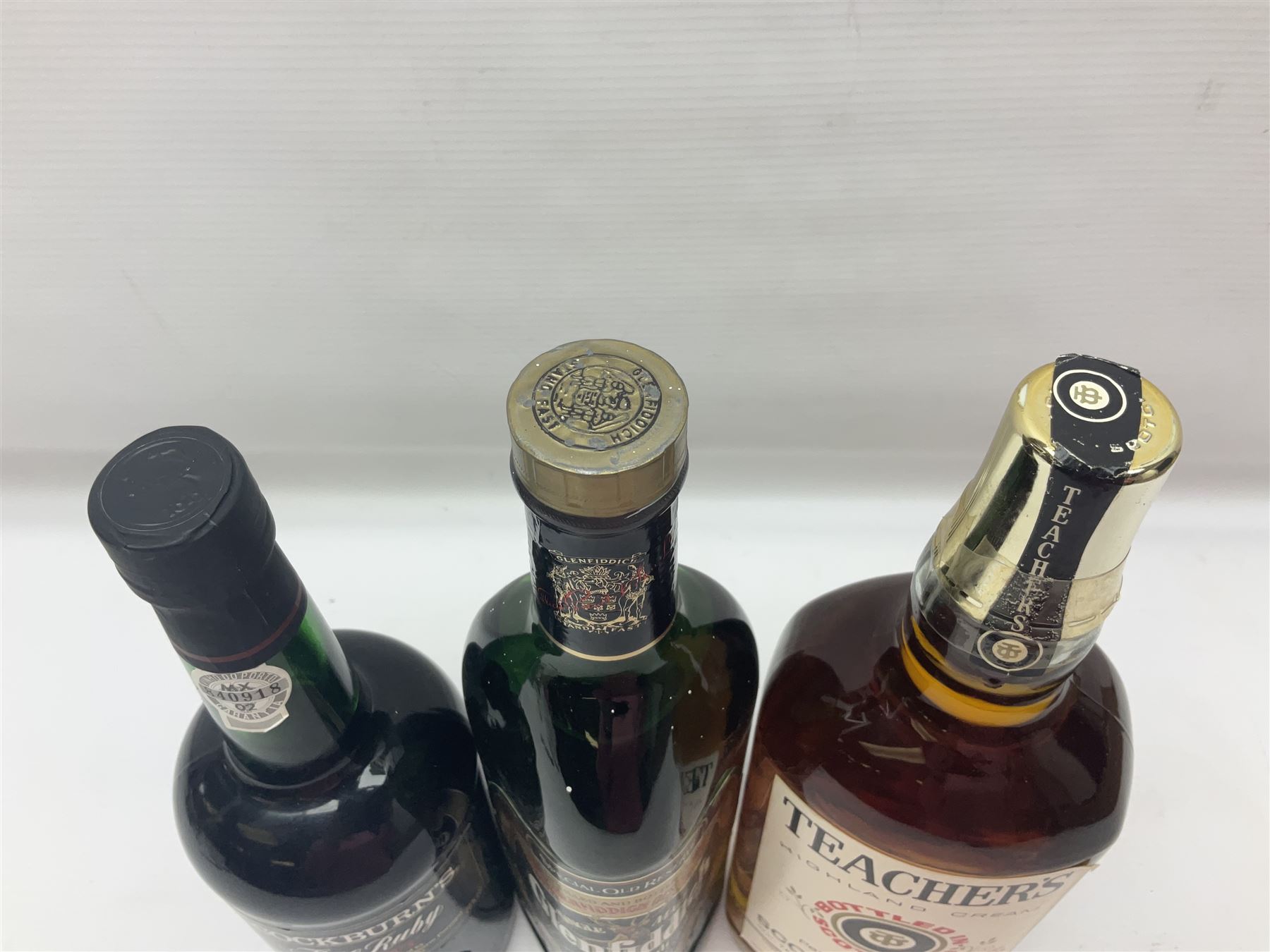 Mixed alcohol, comprising Glenfiddich special old reserve Scotch whisky, Cockburns fine ruby port and Teacher's blended Scotch whisky,  of various contents and proofs (3)
