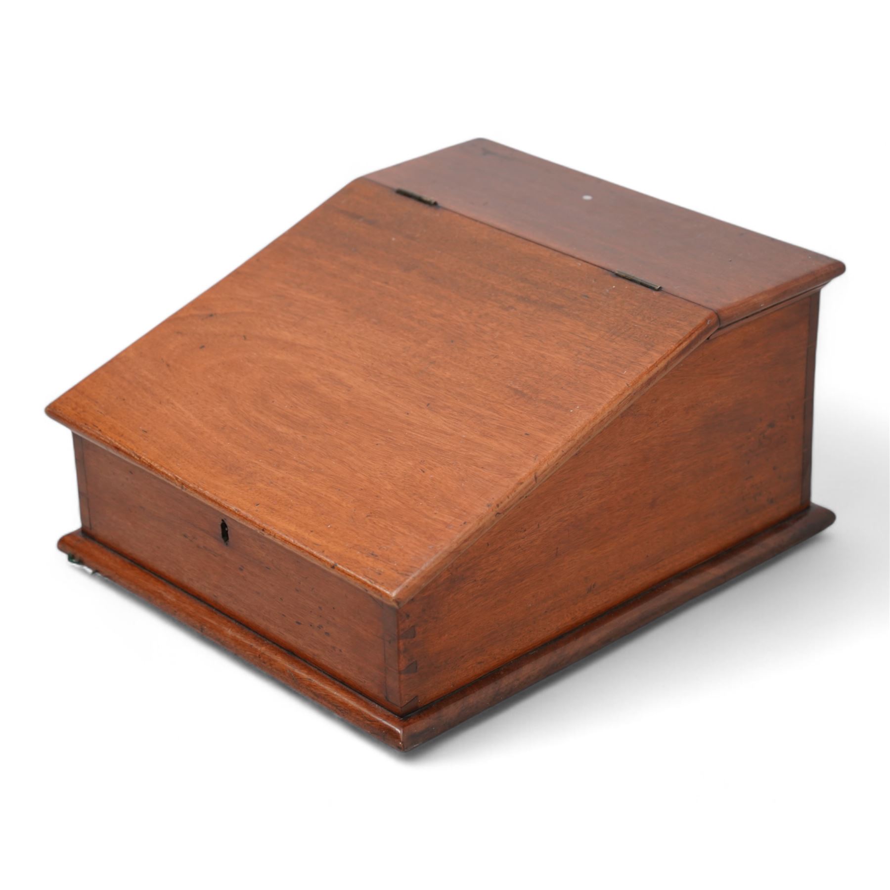 Early 20th century mahogany slope front table top desk, with compartmentalised interior 