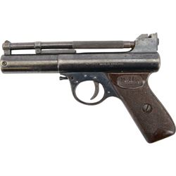 Webley Mark I .22 air pistol, batch 084, the air chamber marked 'The Webley Mark I Made in England, Webley & Scott Ltd Birmingham 4, Webley Patents', with brown checkered grip, H14cm, L19cm