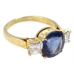18ct gold three stone sapphire and princess cut diamond ring, sapphire approx 3.33 carat, total diamond weight approx 0.61 carat, with Ratnavili Arts certificate