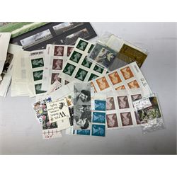 Queen Elizabeth II mint decimal stamps, in presentation packs and loose mixed values, face value of usable postage in excess of 150 GBP