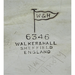 Victorian silver tea caddy, hinged lid on four hoof feet by Walker & Hall, Sheffield 1900, H8.5cm, approx 4.5oz