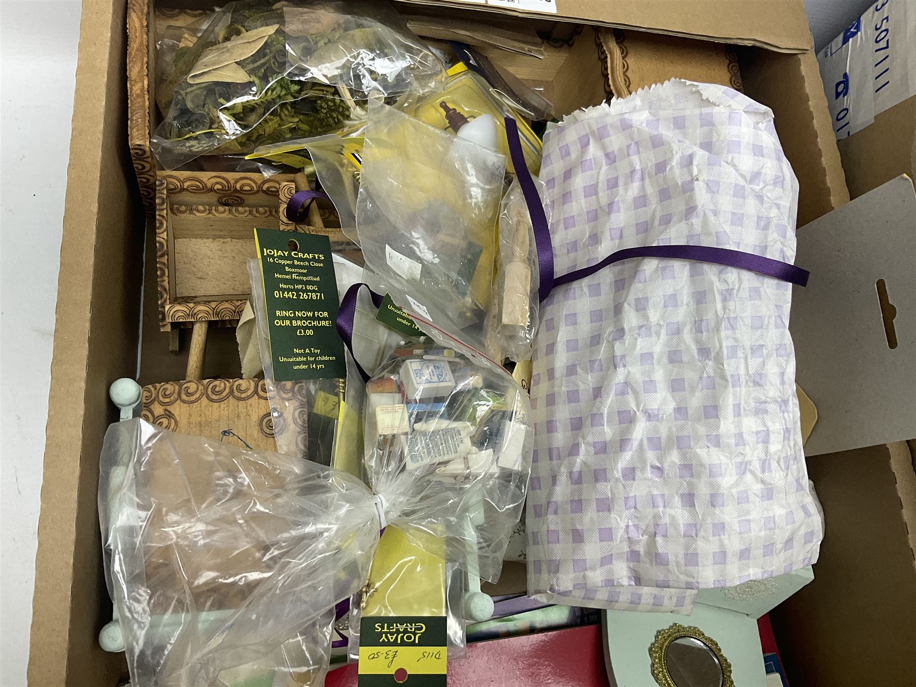 Del Prado Dolls House Step-by-Step Guide: Issues 1-110 (lacking 54,63,76,77 & 105); quantity of dolls house catalogues and booklets; and quantity of dolls house furniture and accessories