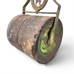 Edwardian cast iron garden roller, set with circular Lion plaque, wooden handle