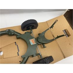 Palitoy Action Man - Trailer with drop down tailboard and easy to assemble canopy; and 105mm Light Gun; both boxed (2)