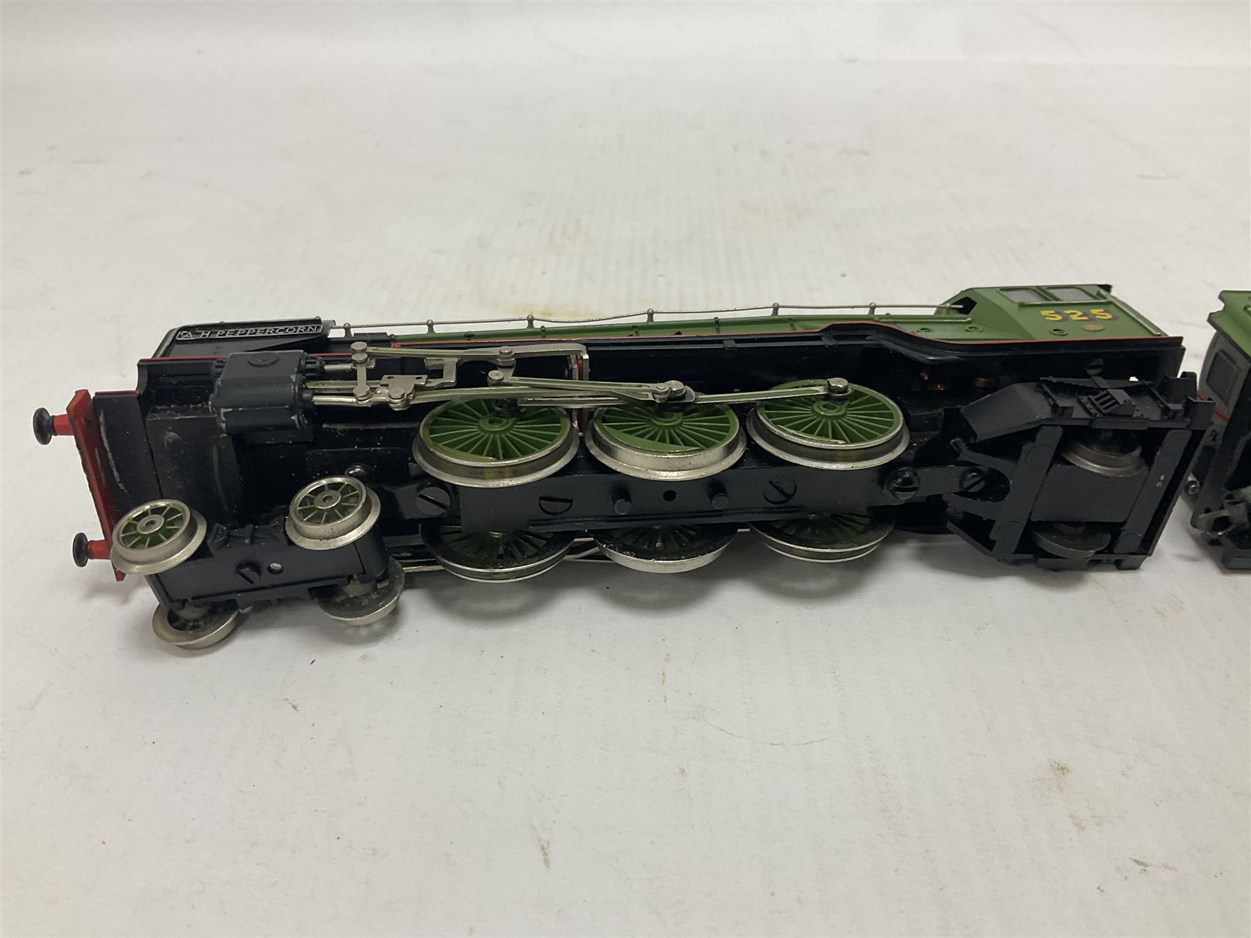 Various makers ‘00’ gauge - Hornby Class D41/1 4-4-0 ‘Yorkshire’ locomotive no.62700 in BR black and Green Schools Class 4-4-0 ‘Wellington’ locomotive no.30902 in BR green; G&R Wrenn Class R1 Tank 0-6-0T locomotive no.1127 in green; Trix Trains Class A2 4-6-2 ‘A.H.Peppercorn’ locomotive no.525 in LNER green (4) 