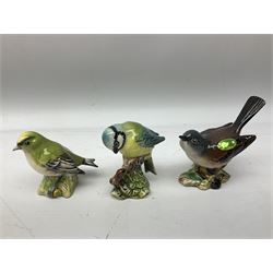 Collection of Beswick bird figures to include Chickadee no.929, Swans no.1684 and 1685, Goldcrest no.2415, Nuthatch no.2413 etc, all marked beneath (11)
