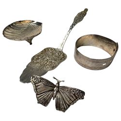 Continental silver, including shell butter dish, butterfly, pin dish and cake slice, all stamped 830, together with two Egyptian silver berry dishes and a bangle stamped sterling