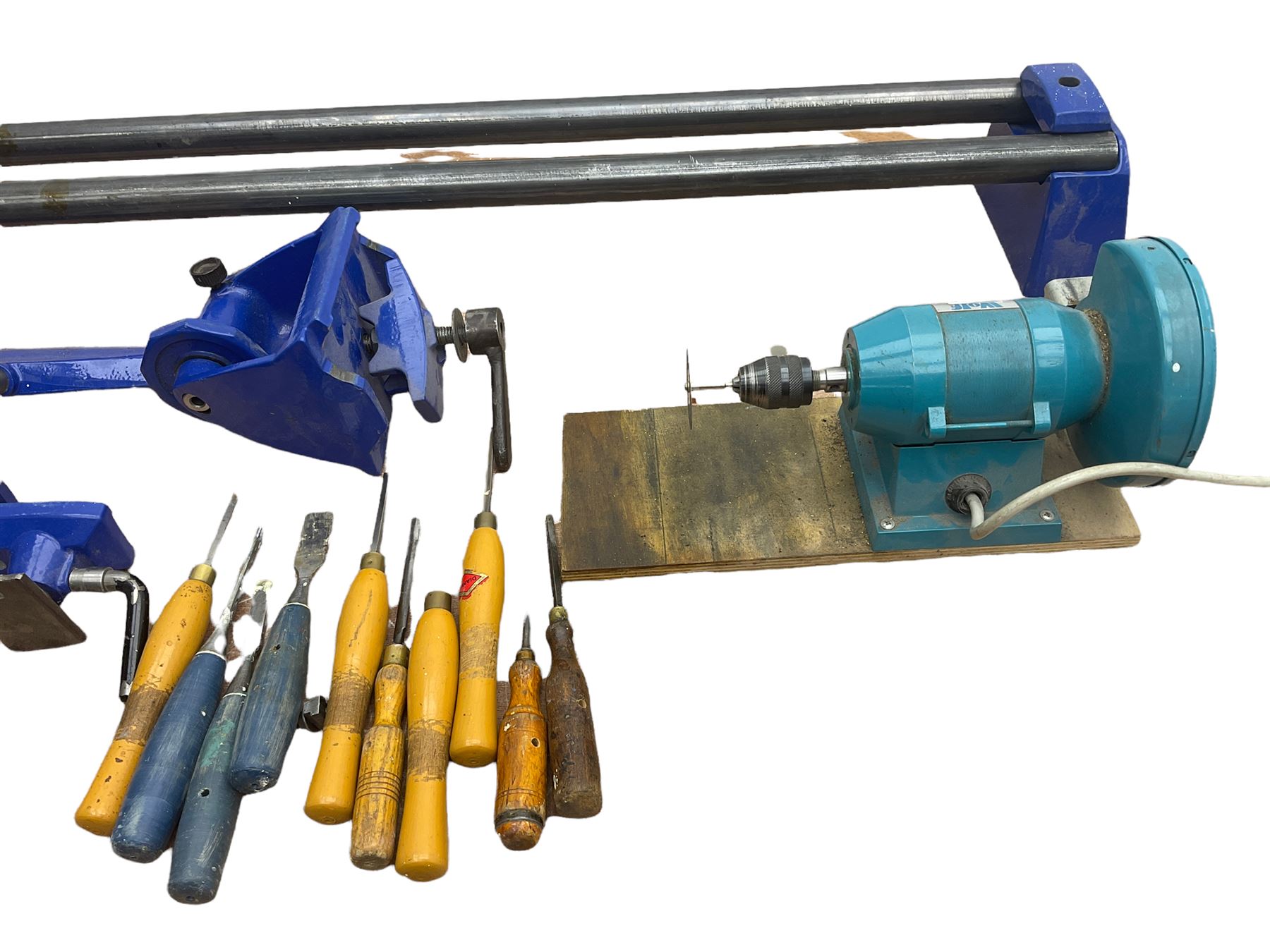 Record wood turning lathe and motor, with a three jaw chuck, tailstock and tool rest, selection of wood turning and woodworking chisels, electric bench grinder with grinding wheel and collet chuck plus a Record bench vice.