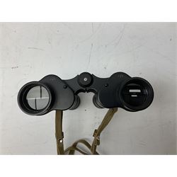 Pair of WWII 1943 Kershaw Bino. Prism No.2 MKII x6 binoculars, No. 190671, in canvas case