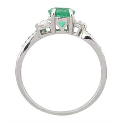 18ct white gold round cut emerald, pear and round brilliant cut diamond ring, with diamond set shoulders, hallmarked, emerald approx 1.00 carat