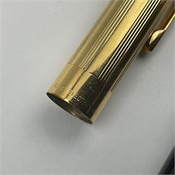 Sheaffer Crest fountain pen, the black barrel with gold plated cap and 18K nib, together with a matching ballpoint pen and further fountain pen, longest L14cm (3)