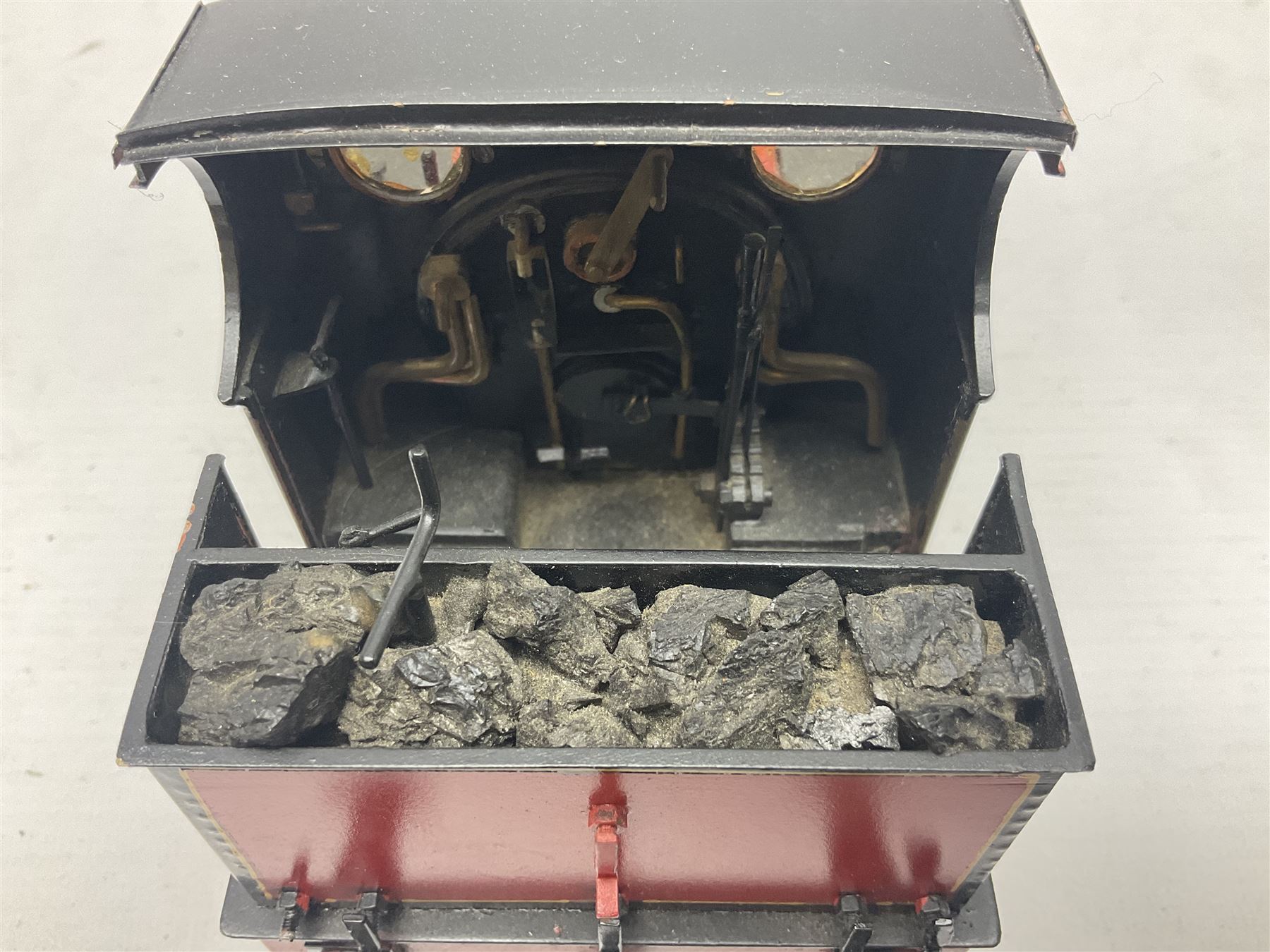 Gauge 1 - kit-built electric 0-6-0 tank locomotive No.1793 in LMS red and black livery with well detailed cab L29cm W8.5cm 