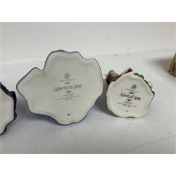 Four limited edition Franklin Mint figures of queens comprising Elizabeth I, Isabella of Spain, Catherine the Great and Marie Antoinette