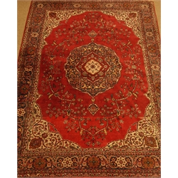  Large Persian Kashan plum ground rug carpet, large central medallion, field decorated with stylised floral motifs, scrolled repeating blue border, beige floral spandrels, 350cm x 258cm  