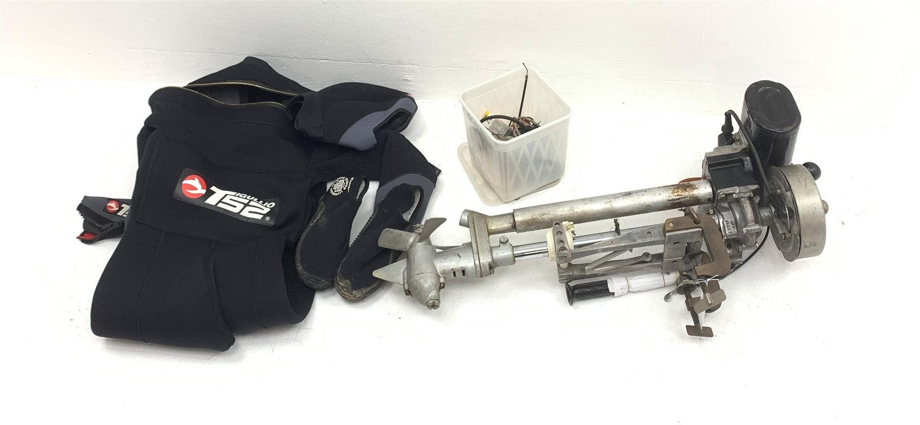 Seagull 1.5hp outboard motor, jetted for 125 oil mix, L78cm; together with a small size semi