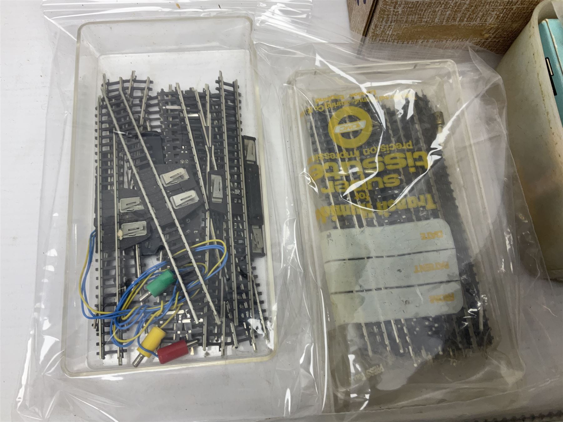 Marklin mini-club 'Z' gauge - quantity of predominantly boxed track including 8505 straights, 8530 curves, 8561 points, 8939 signals, 8591, 8507, 8510, 8564 etc; conductor wire sections with 8911 supports; short lengths, cross-overs, switches and other accessories