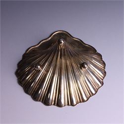 Edwardian silver butterdish in the form of a clam shell and upon four bun feet, hallmarked Williams Birmingham Ltd, Birmingham 1905, with a silver plated butter knife, contained within a fitted tooled leather case, width of dish 13cm