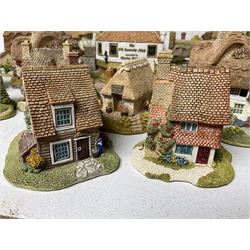 Nineteen Lilliput Lane models, including Dove Tails, Birdlip Bottom, Smallest Inn, Gossip Gate and Beehive Cottage, all with deeds and original boxes (19)