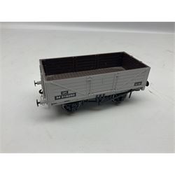 Dapol '0' gauge - 8-plank open wagon; 5-plank open wagon; Standard planked wagon Ale Bauxite; and 20T Brake Van; all boxed (4)