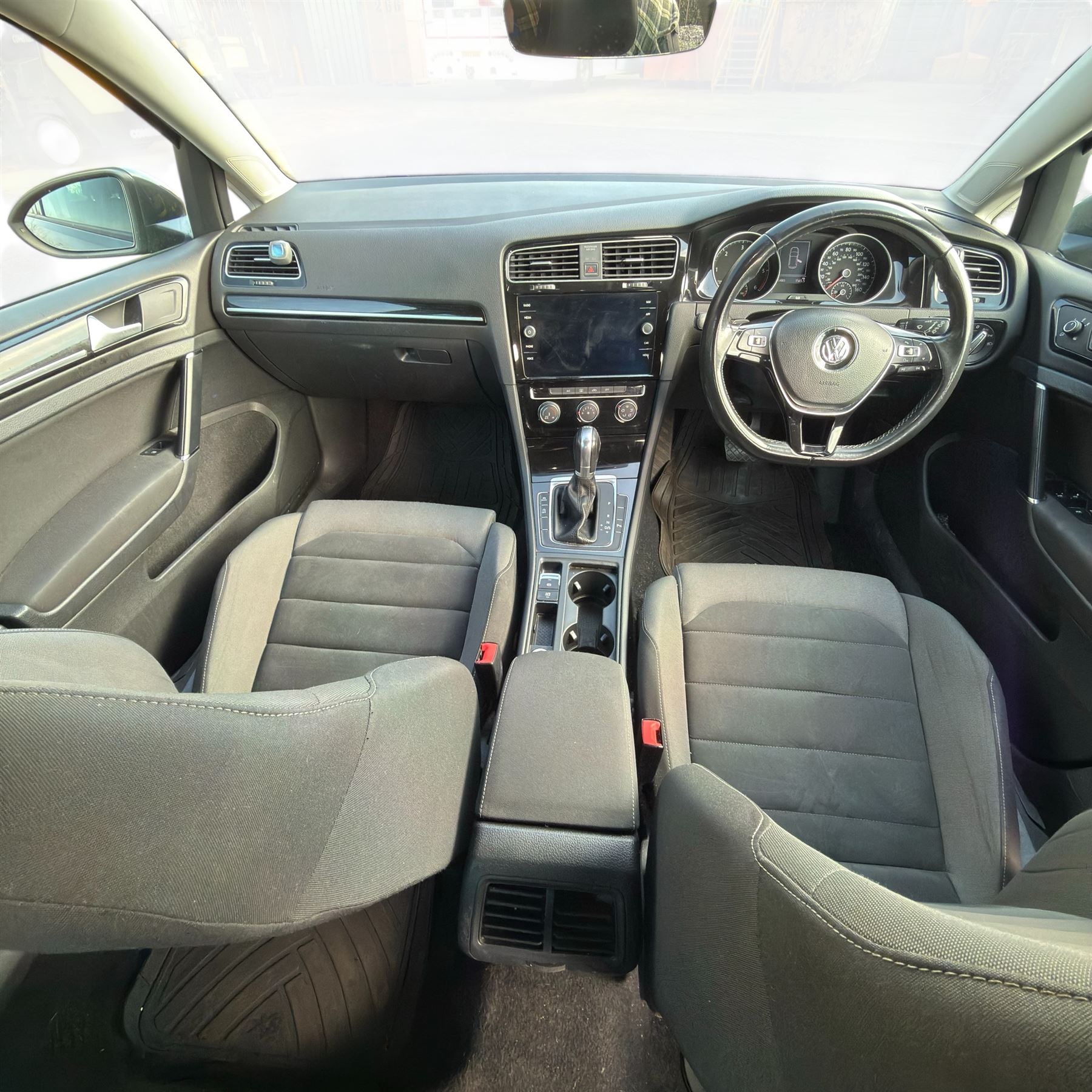 VW Golf, 2 Litre diesel, Automatic, 2018, Grey, MOT till 04/04/2026, 95.500 miles (KT67 NYB) - Car play, Parking sensors - this vehicle is subject to 10% plus VAT buyers premium (12% in total)