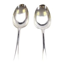 Pair of 18th century American silver Hanoverian pattern tablespoons, marked for Paul Revere Jr., Boston MA, L20cm


