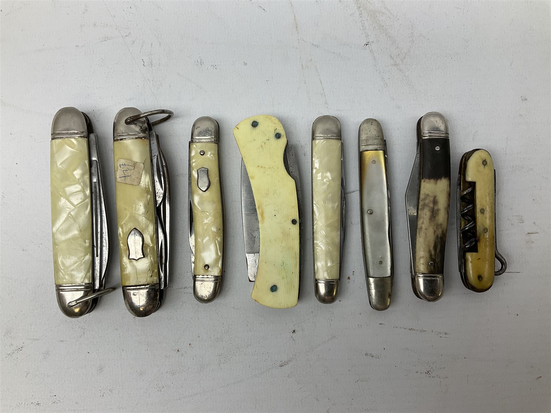 Eighteen pocket knives including examples by Richards of Sheffield, knife  commemorating the Royal Wedding 29th July 1981 etc