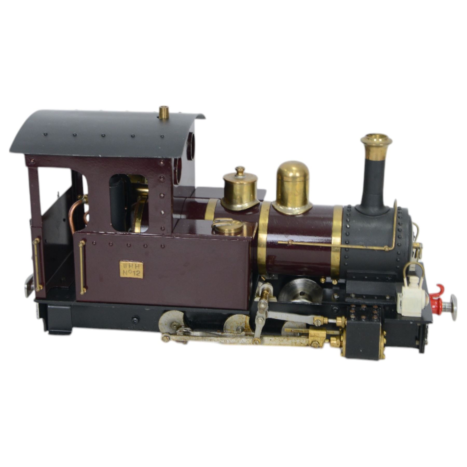 Roundhouse Gauge 1 live steam 0-6-0 tank locomotive, with two serial numbers Roundhouse 060704H and Roundhouse 290404F, in maroon livery 