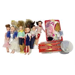Sindy - ten 1980s 033055X dressed fashion dolls; together with a quantity of loose clothing, shoes and other accessories