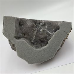 Pair of Dugway geode, natural edged bookends, in purple tones, H16cm 