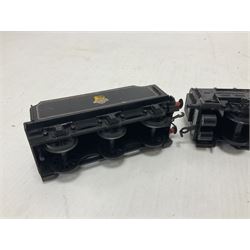 ‘00’ gauge - Airfix locomotive model kits comprising series 4 City of Truro kit and empty series 4 box, series 4 Mogul, two series 4 Harrow kits, all boxed; together with Rosebud Kitmaster Stirling kit and quantity of loose plastic locomotives and tenders from Airfix, Kitmaster, Ratio etc 