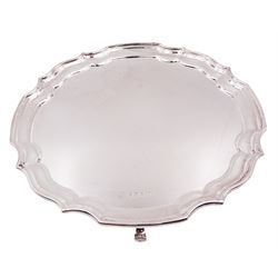 Modern silver salver, with shaped pie crust rim, upon four scroll feet, hallmarked L R Watson, Sheffield 1997, D21cm